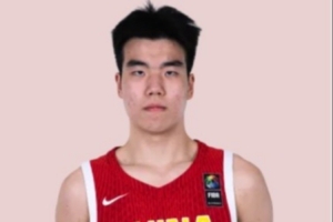记者:第三节摔伤离场的张懿赵杰赛后已经前往医院进行检查