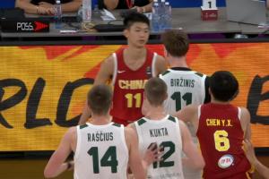 媒体人:中国U17男篮把立陶宛打急眼了 后者很上头 又是夹臂&推人