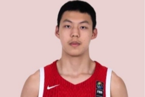 媒体人:姚嘉泽年级太小 在球队打的内容不够复杂 经验不足