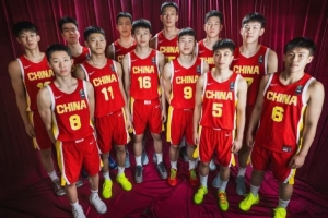 媒体人:对方的身体对抗非常狂野 对抗强度让国青们有些无所适从