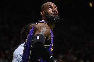 不会退役!詹姆斯将征战生涯第24季 NBA历史首人