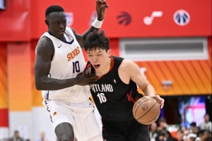 杨瀚森:教练组在场下会和我说一些小细节 膝盖没有大问题