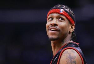 富保罗:艾弗森把嘻哈带入NBA 他是乔丹后被模仿穿搭最多的球员