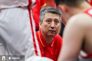媒体人:中国队很靠防守&没防守反击就很难上分 阵地战没什么套路