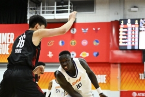 诺里:克林根&罗威是我倚重的沉退防守者 杨瀚森也在不断成长