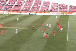 第18分钟,乌兹别克斯坦一度取得破门,越位在先进球无效
