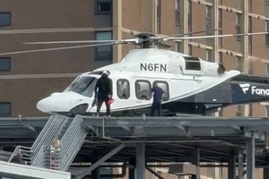 网友晒詹姆斯日常:训练结束后 从76人训练馆停机坪登上直升机