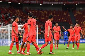 国足首发变化:5处变动!刘殿座、李扬、布尼亚明、谢文能先发