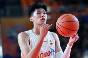 哨声太密!福建战四川首节出现18次犯规 28个罚球