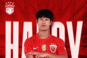 今天是海港足球俱乐部一线队球员张俊杰的生日,我们祝他生日快乐
