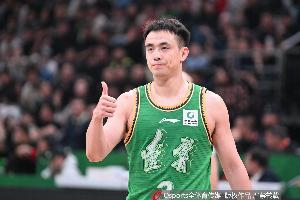 组织为主!赵继伟半场2中0拿到2分4助 正负值+3