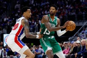NBA官方:保罗·乔治在昨天对阵活塞的比赛中假摔 罚款2000美元
